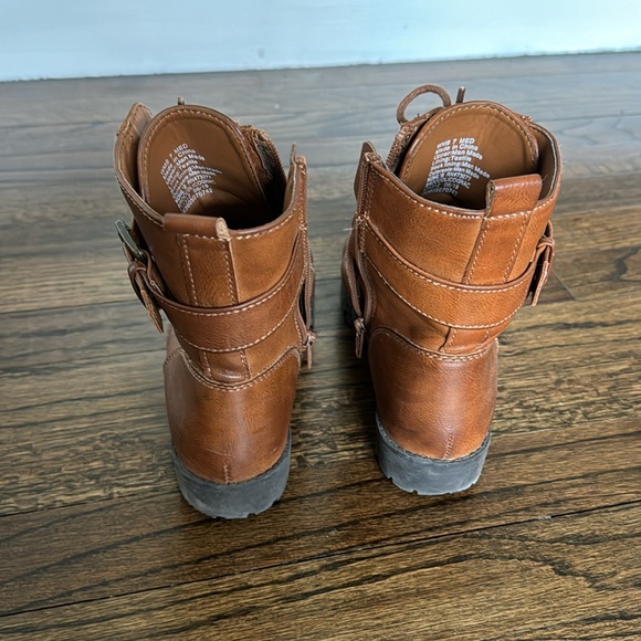 Brown boots - Picture 3 of 3